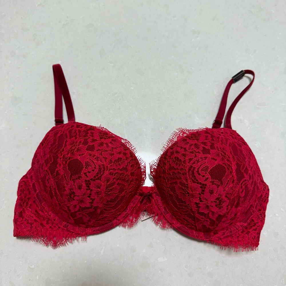 NWOT Victoria’s Secret Push-Up Lace Bra
